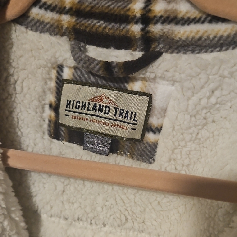 Women’s Sherpa-Lined Plaid Shacket - White & Gray - Picture 2 of 4